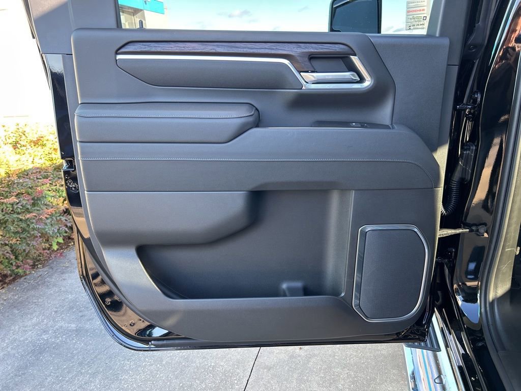 New 2026 GMC Sierra 2500 SLT w/ SLT Premium Package image 9