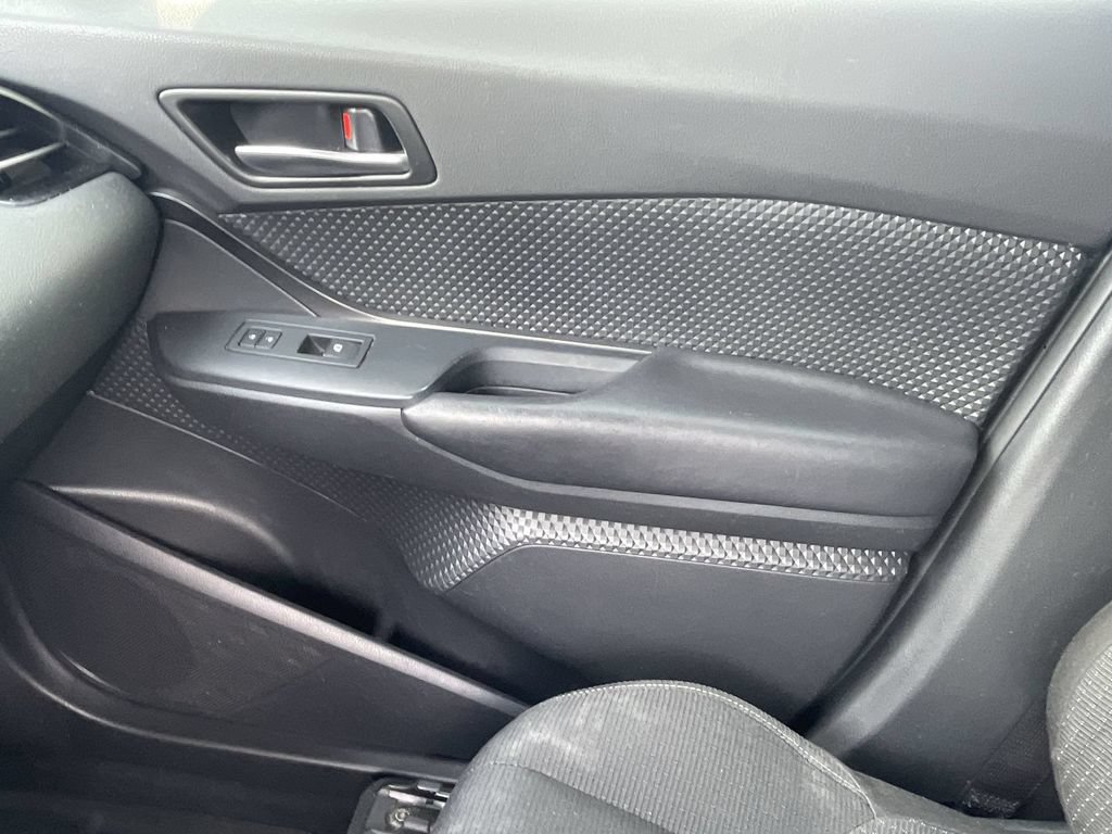 Used 2019 Toyota C-HR LE FWD image 19