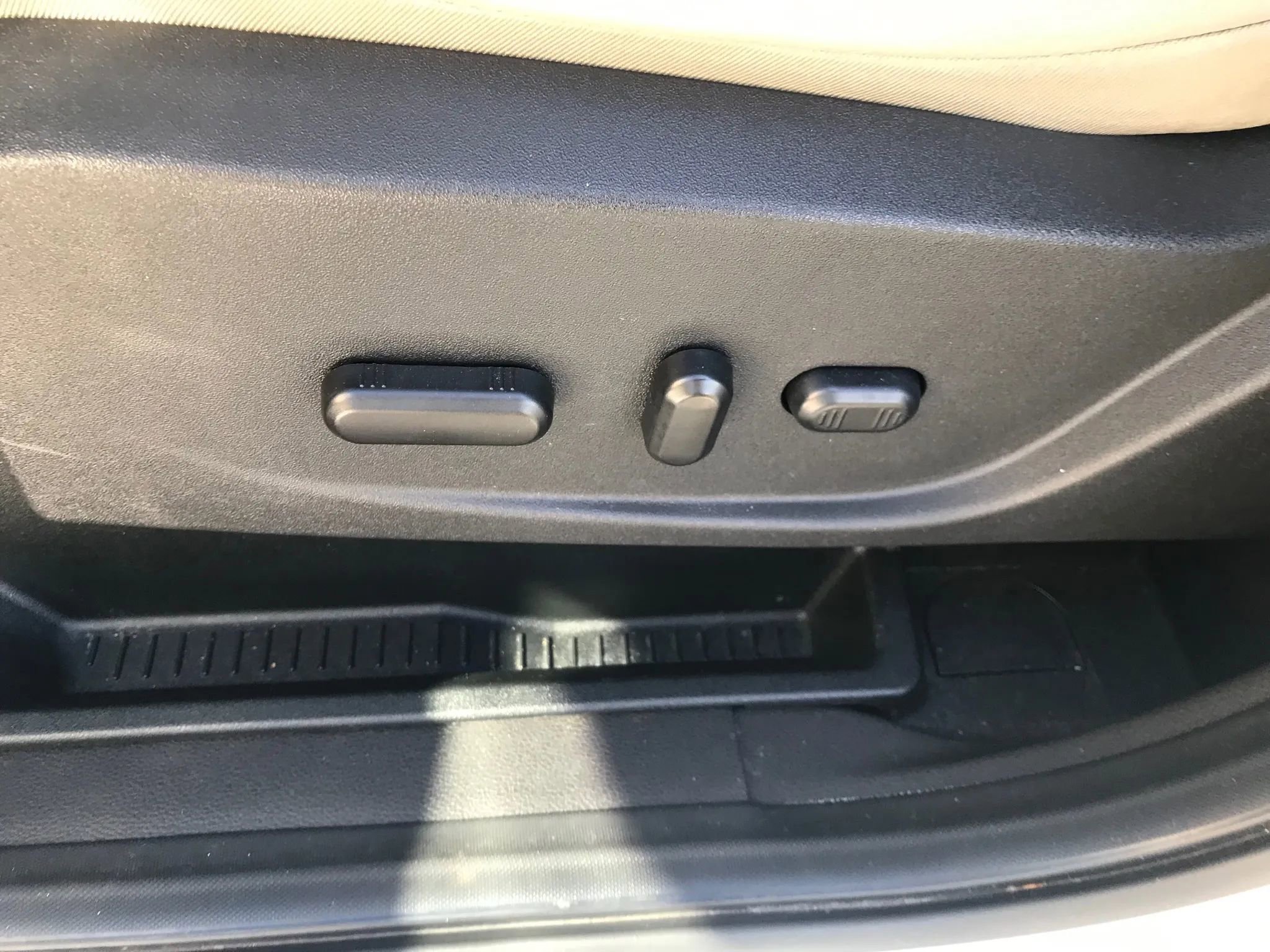 Used 2018 Ford Escape SEL w/ Ford Safe & Smart Package image 15