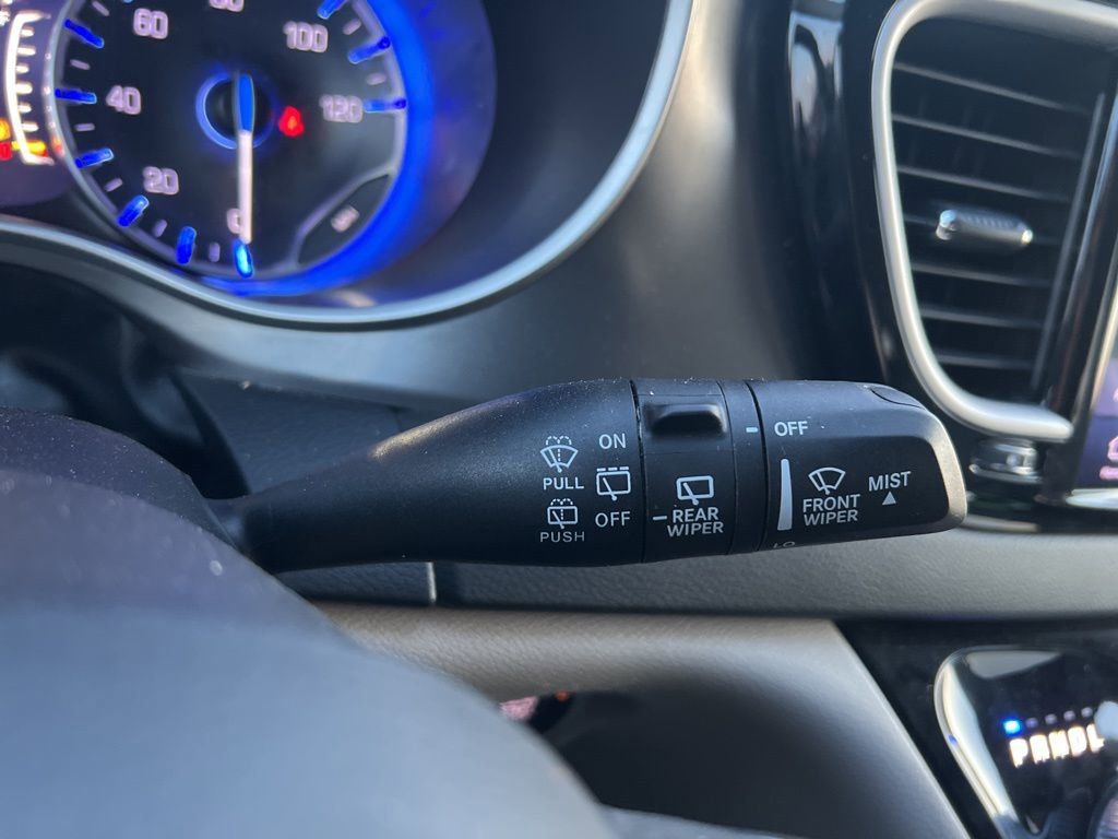 Used 2024 Chrysler Pacifica Touring-L image 13