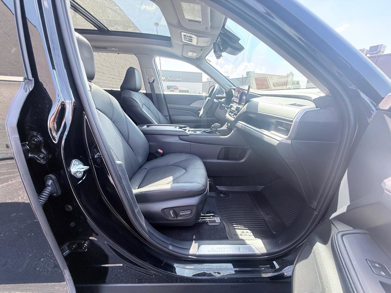 Used 2025 Toyota Grand Highlander AWD image 10