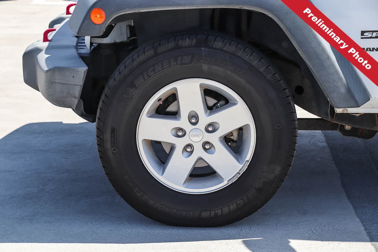 Used 2018 Jeep Wrangler Sport AWD/4WD image 9