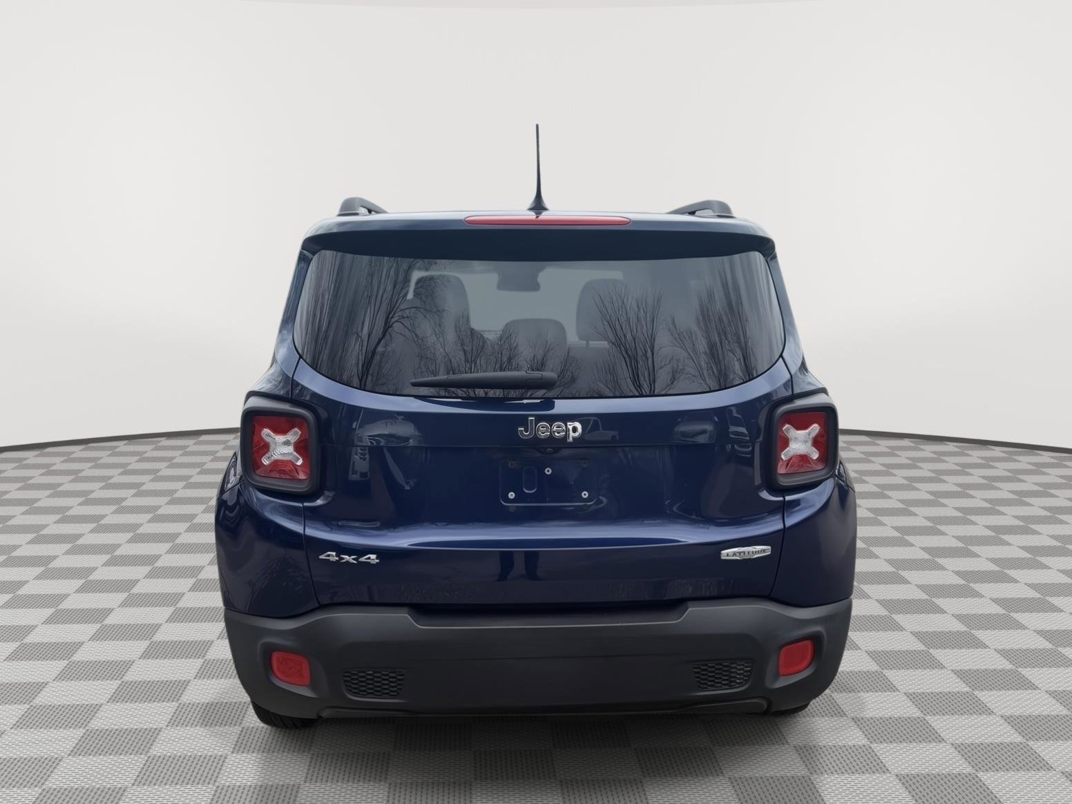 Used 2016 Jeep Renegade Latitude AWD/4WD image 3