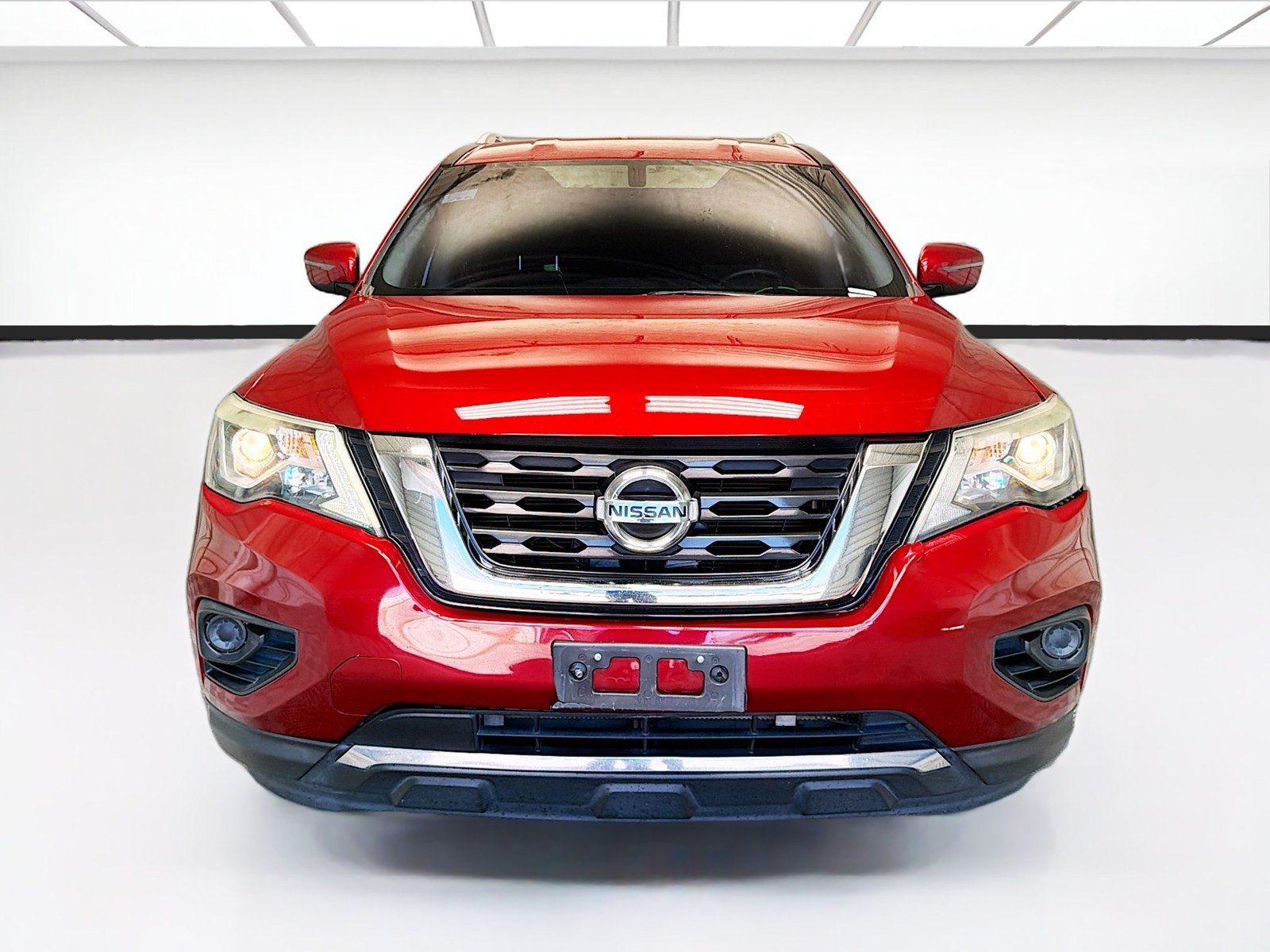 Used 2018 Nissan Pathfinder S FWD image 2