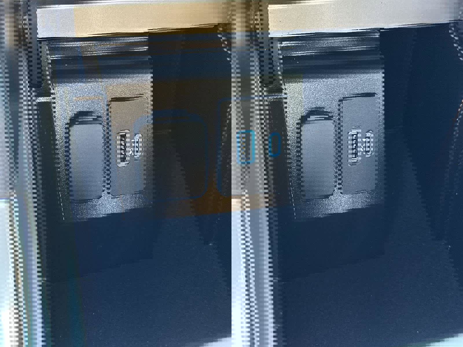 Used 2022 Ford Explorer Limited image 28