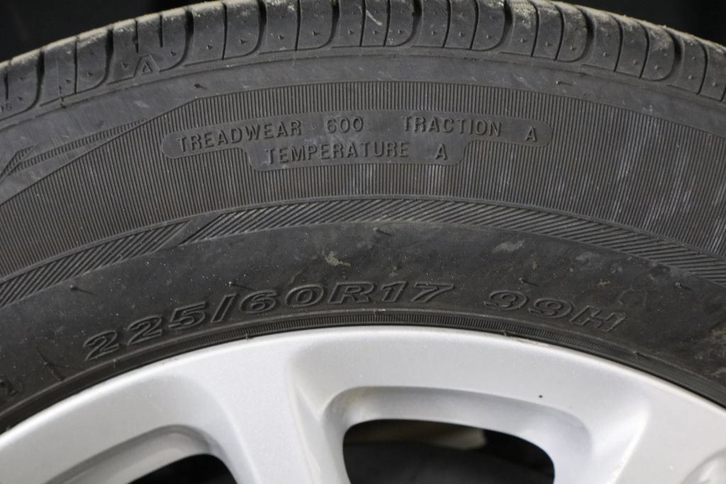 Used 2015 Jeep Cherokee Latitude w/ Comfort/Convenience Group FWD image 35