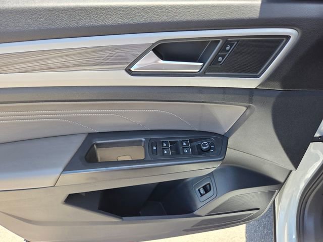 Used 2022 Volkswagen Atlas Cross Sport SE FWD image 17