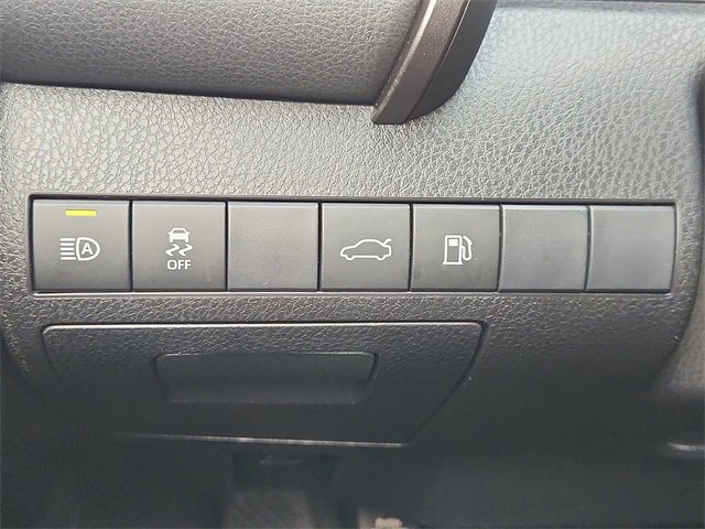 Used 2018 Toyota Camry L image 17