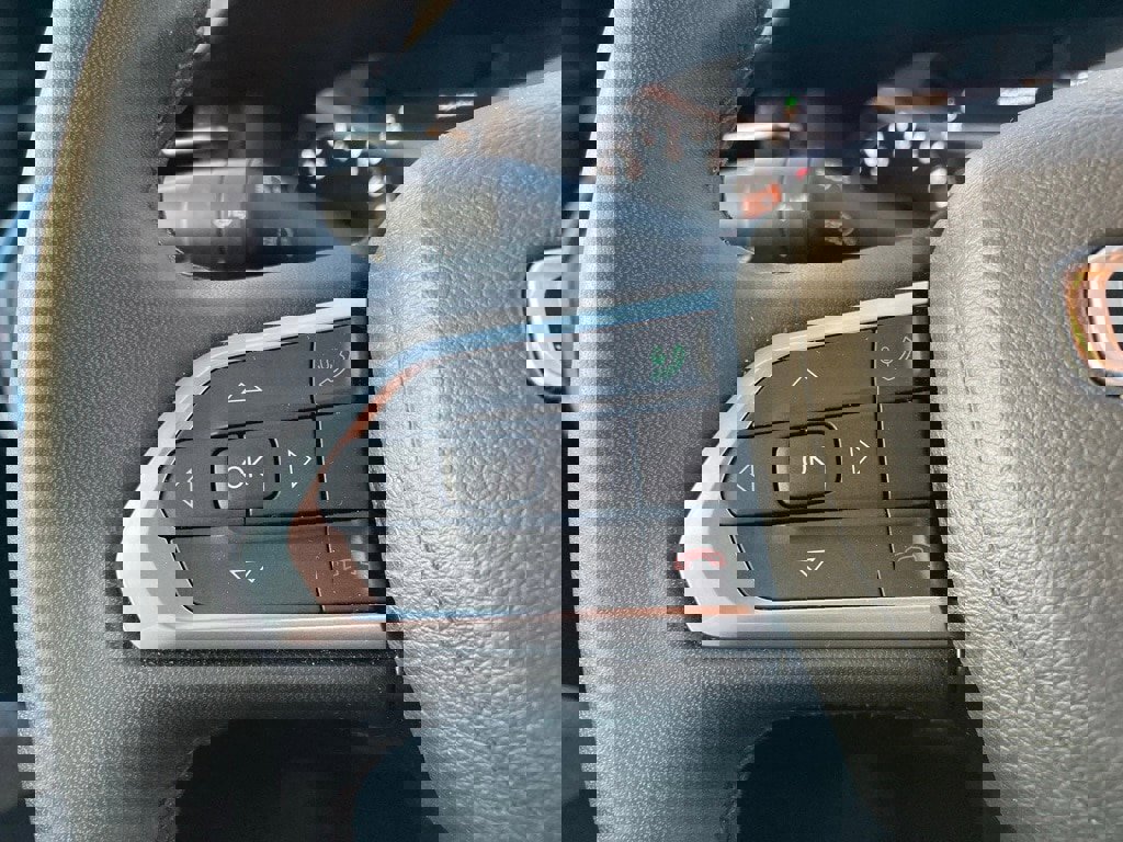 Used 2025 Jeep Compass Latitude image 14