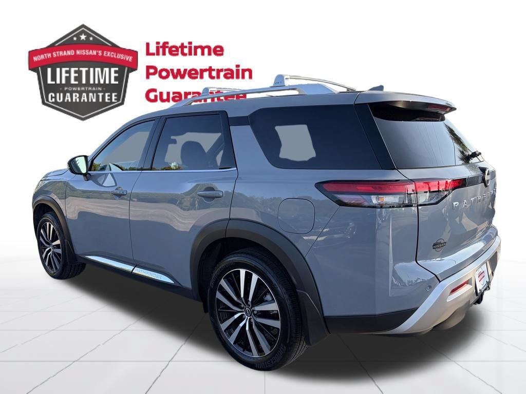 Certified 2025 Nissan Pathfinder Platinum FWD image 3