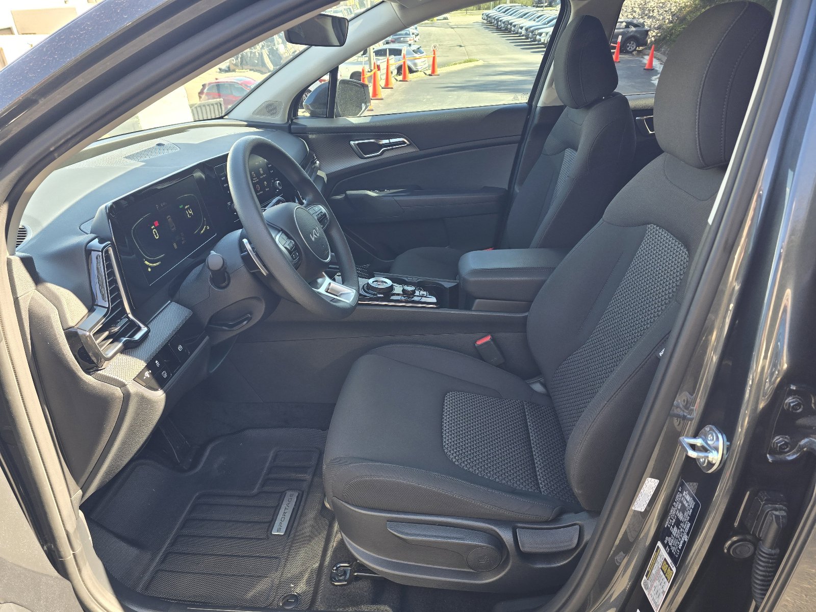 Used 2025 Kia Sportage LX image 11