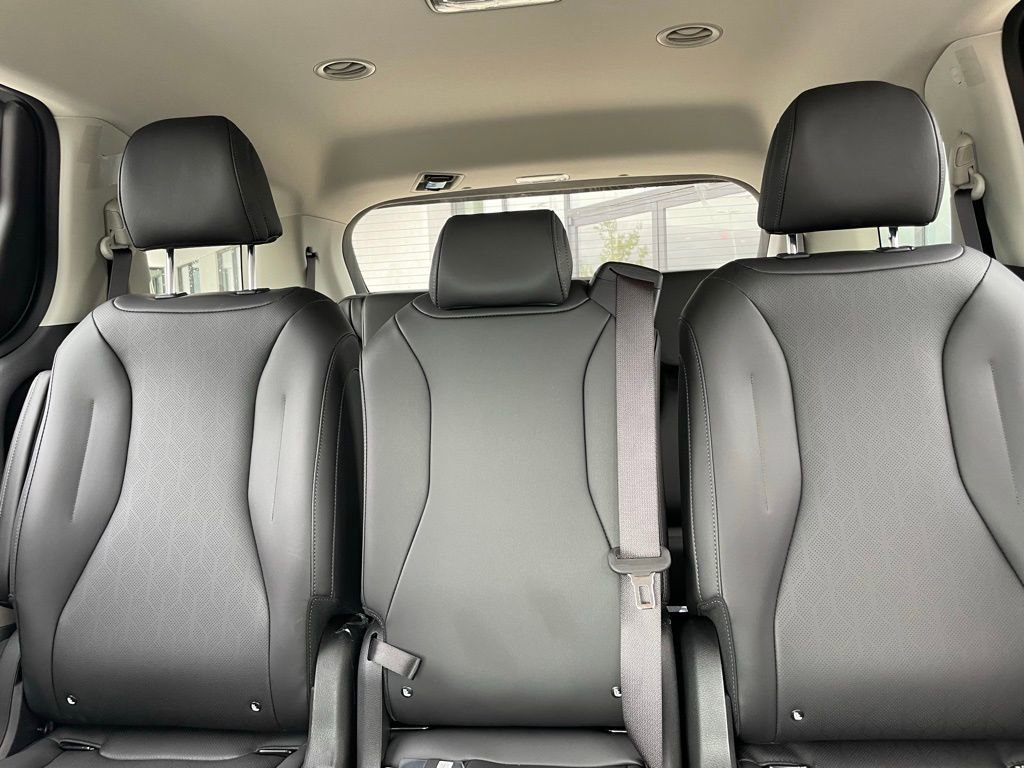New 2026 Kia Carnival EX image 23