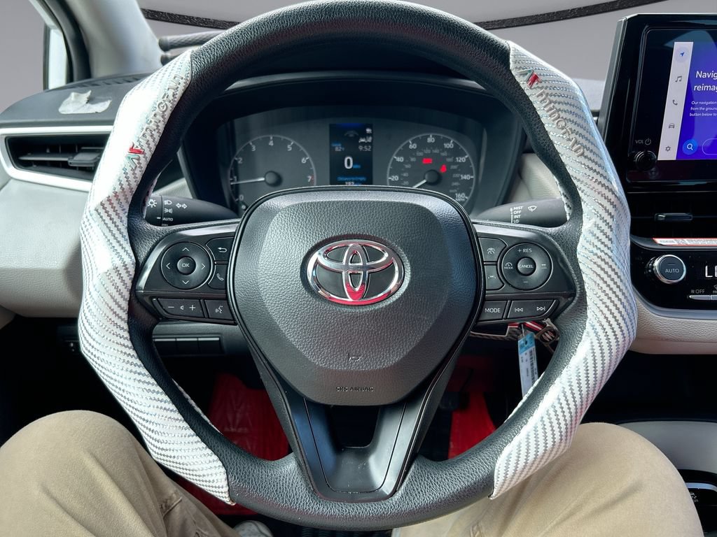 Used 2025 Toyota Corolla LE FWD image 5