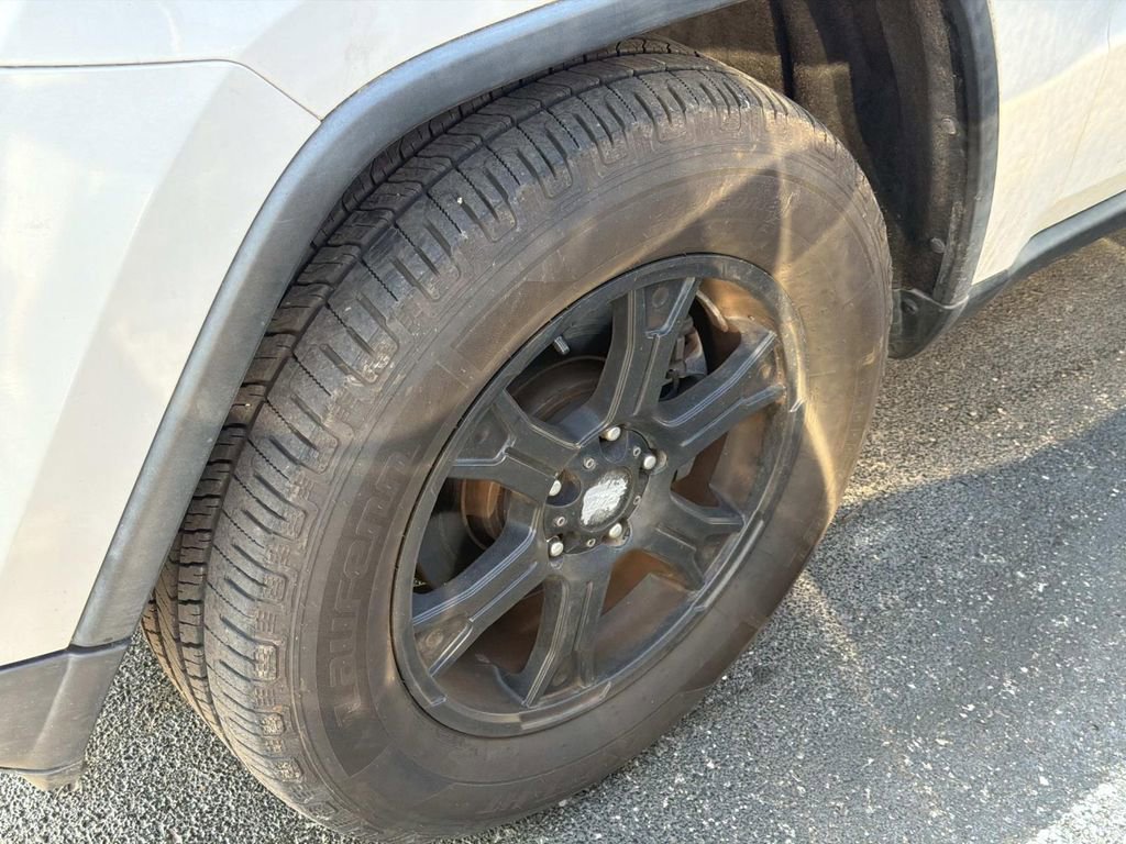 Used 2014 Jeep Grand Cherokee Limited image 8