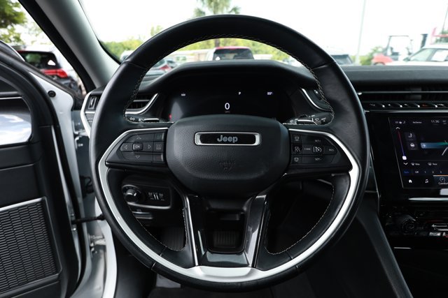 Used 2022 Jeep Grand Cherokee Laredo w/ Luxury Tech Group I AWD/4WD image 11