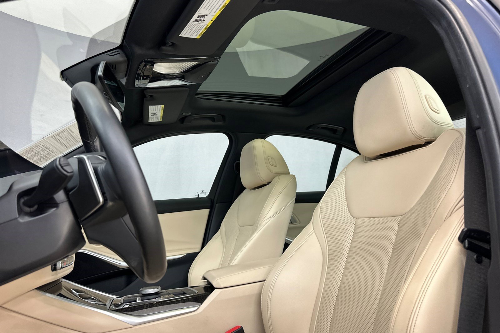 Certified 2023 BMW 330i Sedan w/ Premium Package image 15