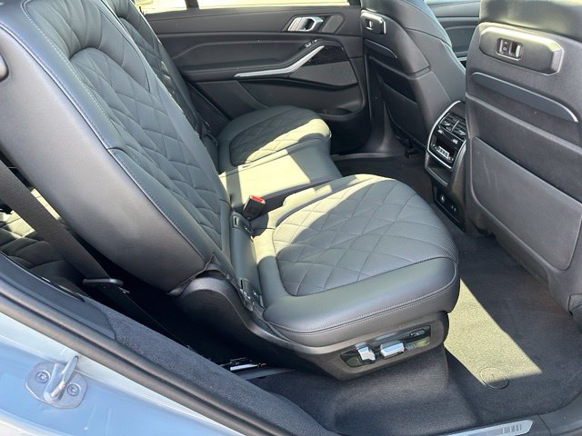 Used 2024 BMW X7 xDrive40i w/ M Sport Package AWD/4WD image 9
