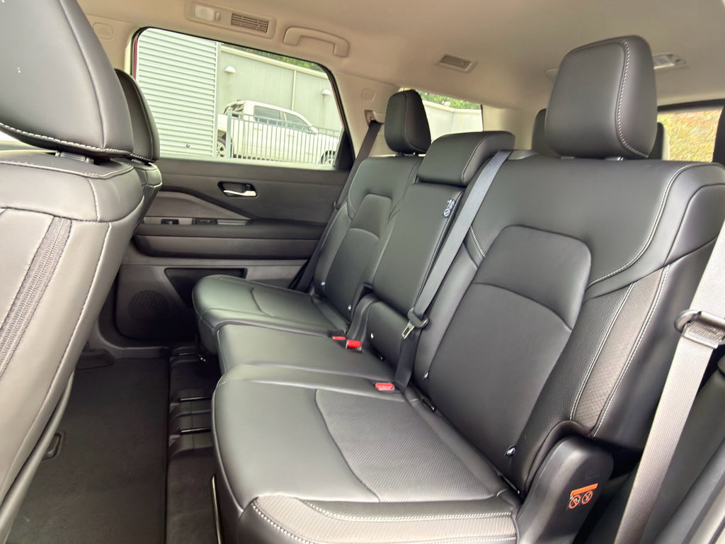 New 2026 Nissan Pathfinder SL image 20