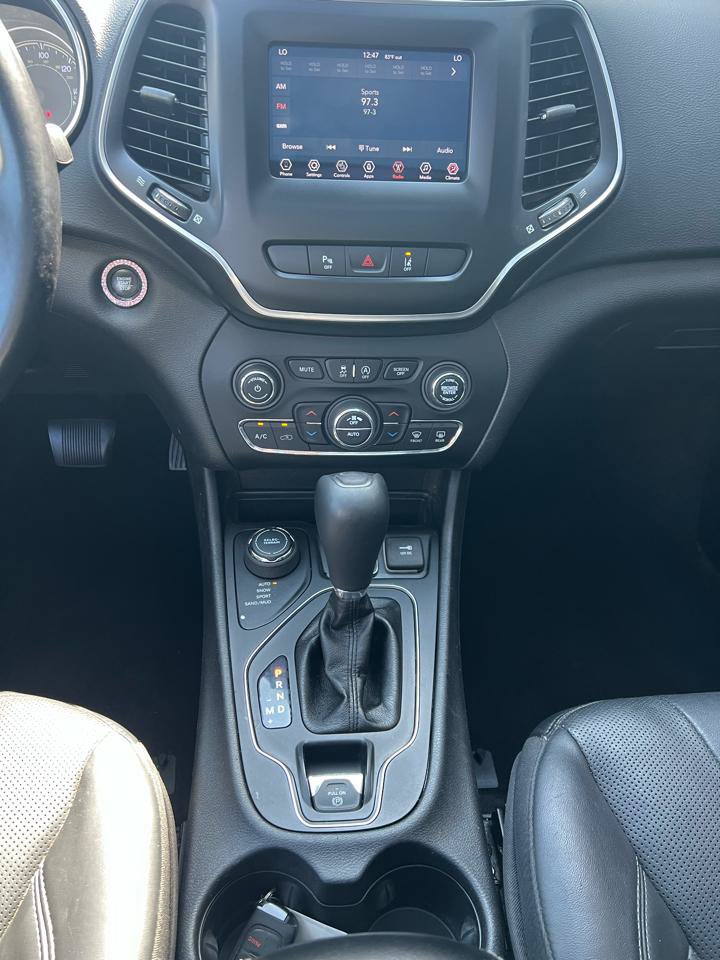 Used 2020 Jeep Cherokee Latitude Lux w/ Comfort/Convenience Group AWD/4WD image 17