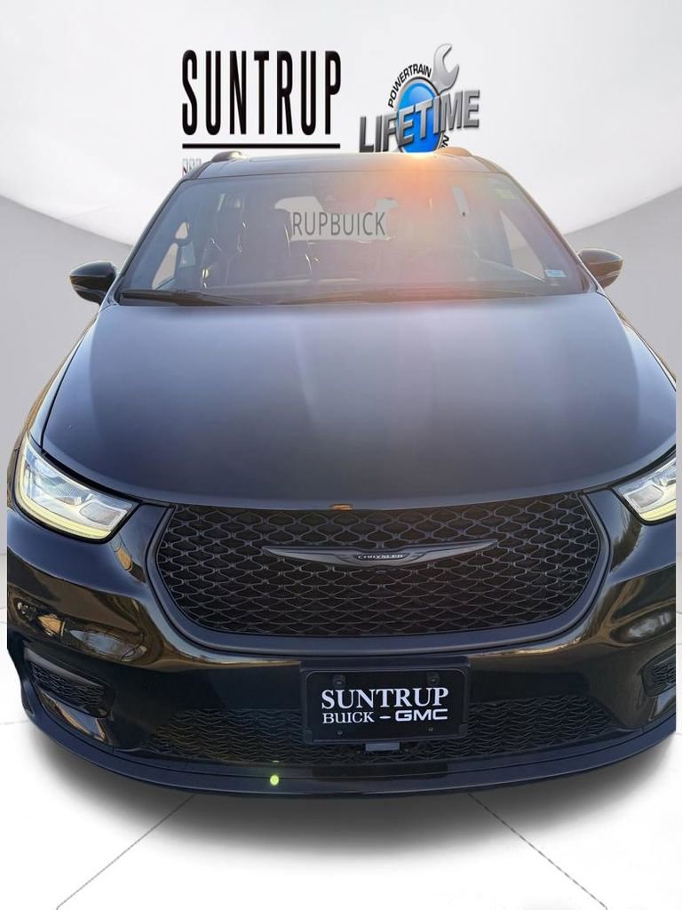 Used 2025 Chrysler Pacifica Limited image 6