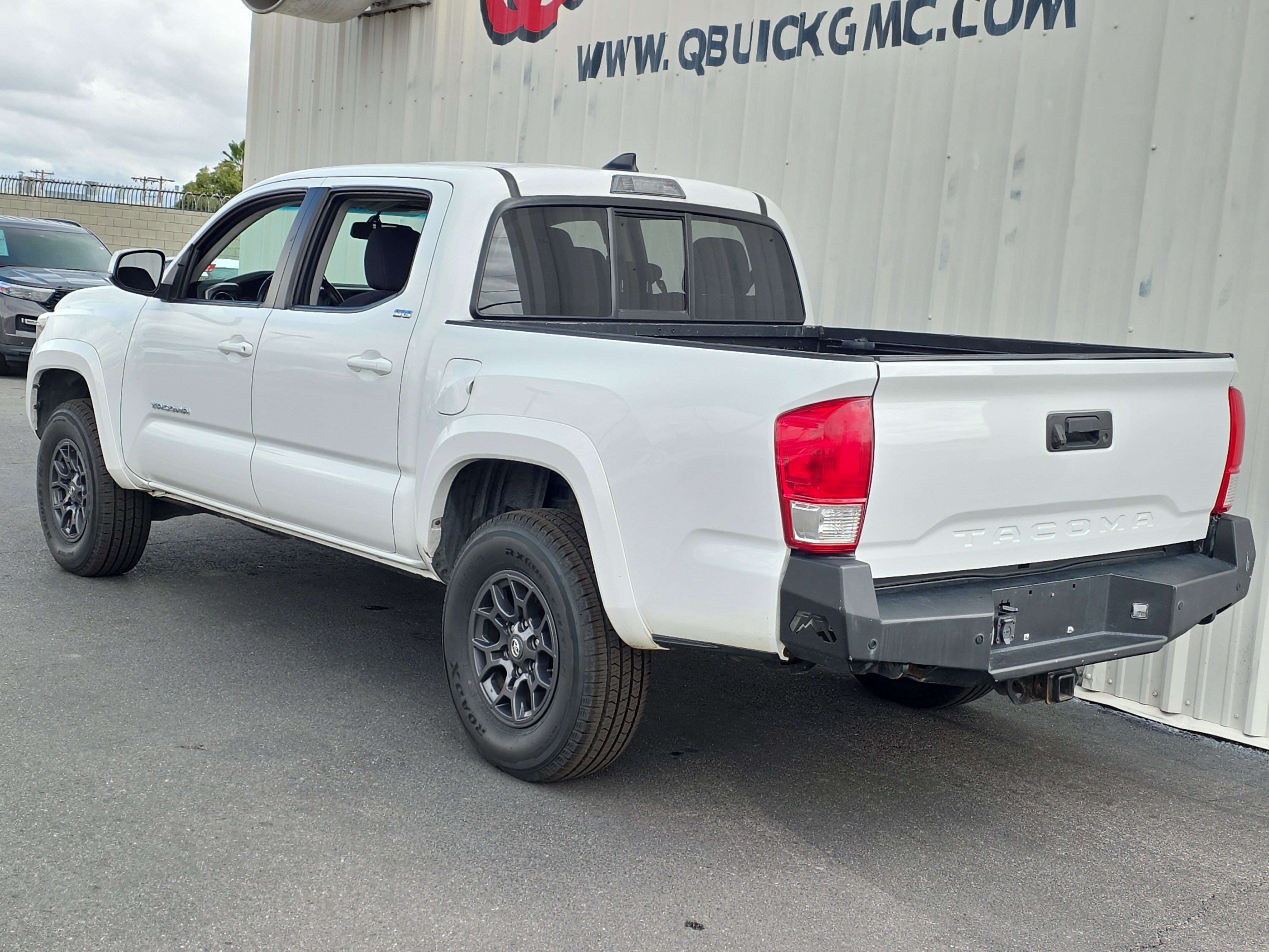 Used 2017 Toyota Tacoma SR5 w/ Tow Package image 6