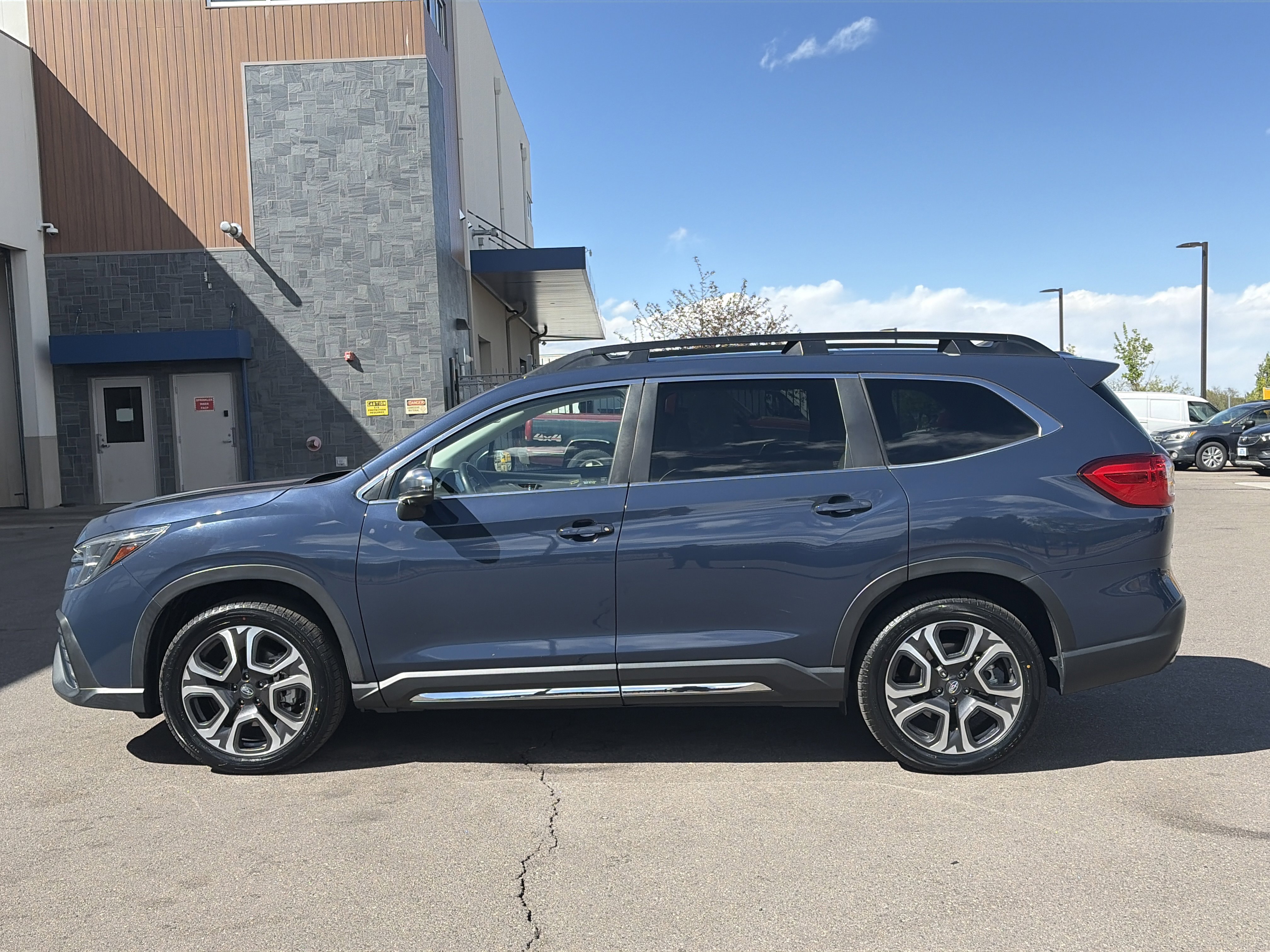 Used 2023 Subaru Ascent Limited w/ Technology Package AWD/4WD image 8