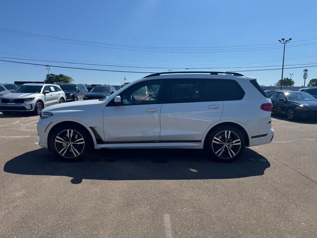 Used 2021 BMW X7 xDrive40i w/ M Sport Package AWD/4WD image 8