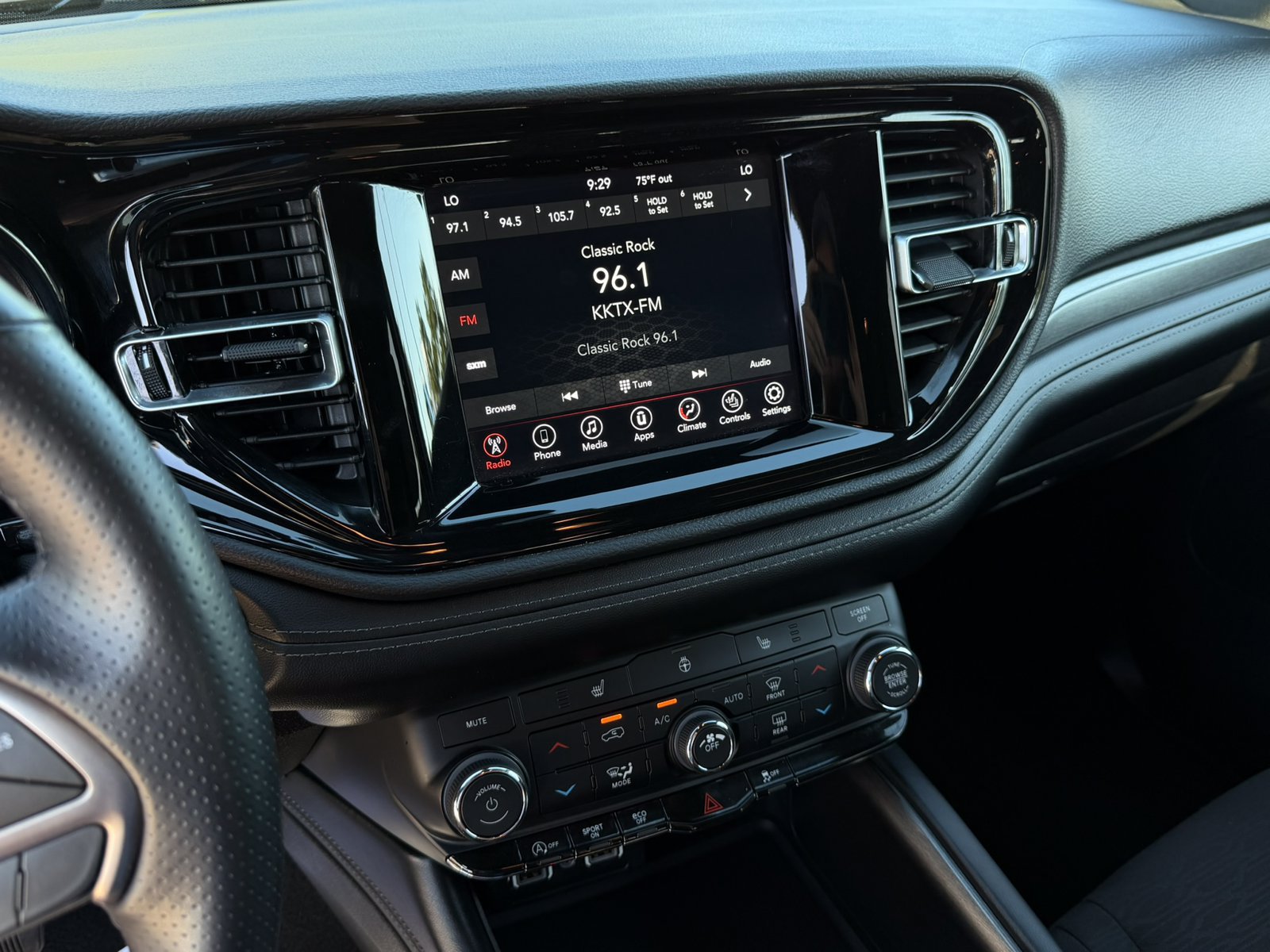 Used 2023 Dodge Durango SXT AWD/4WD image 15