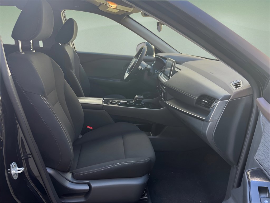 Used 2023 Nissan Rogue S image 12