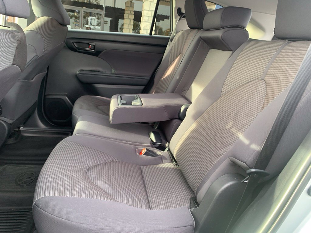 Used 2023 Toyota Highlander LE FWD image 30