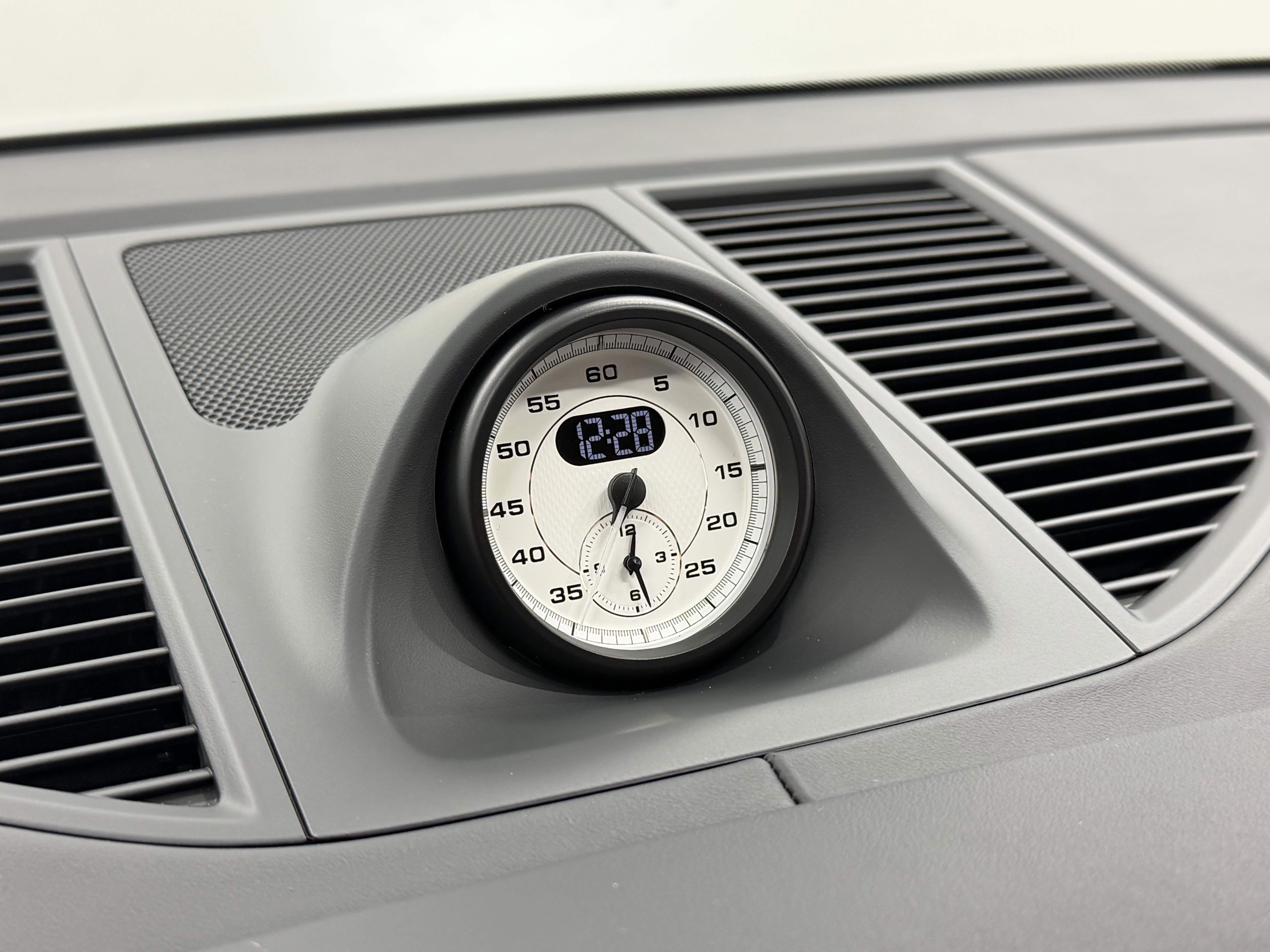 New 2026 Porsche Macan Turbo image 54