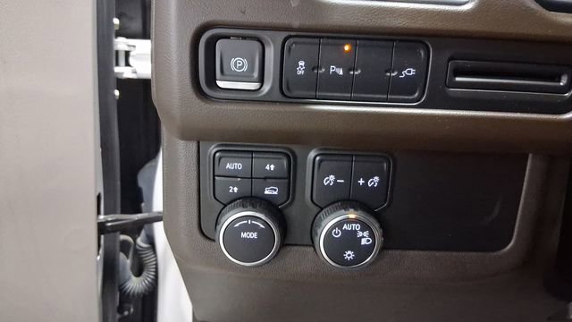 Used 2021 Chevrolet Suburban LT w/ Rear Media and Nav Package image 40