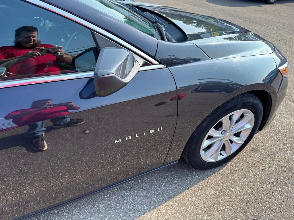 Used 2023 Chevrolet Malibu LT FWD image 3