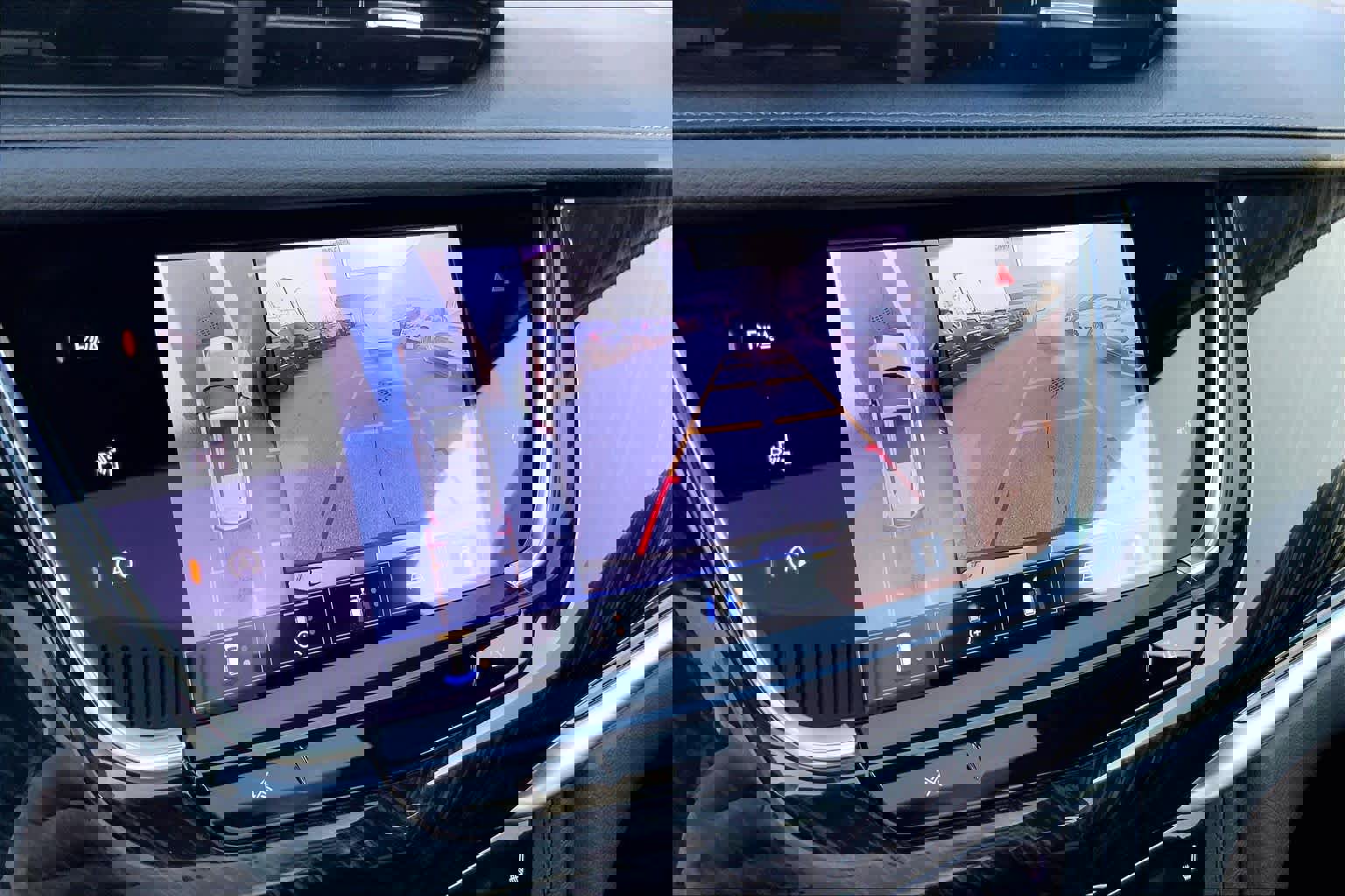 Used 2025 Cadillac XT6 Premium Luxury w/ Technology Package image 27