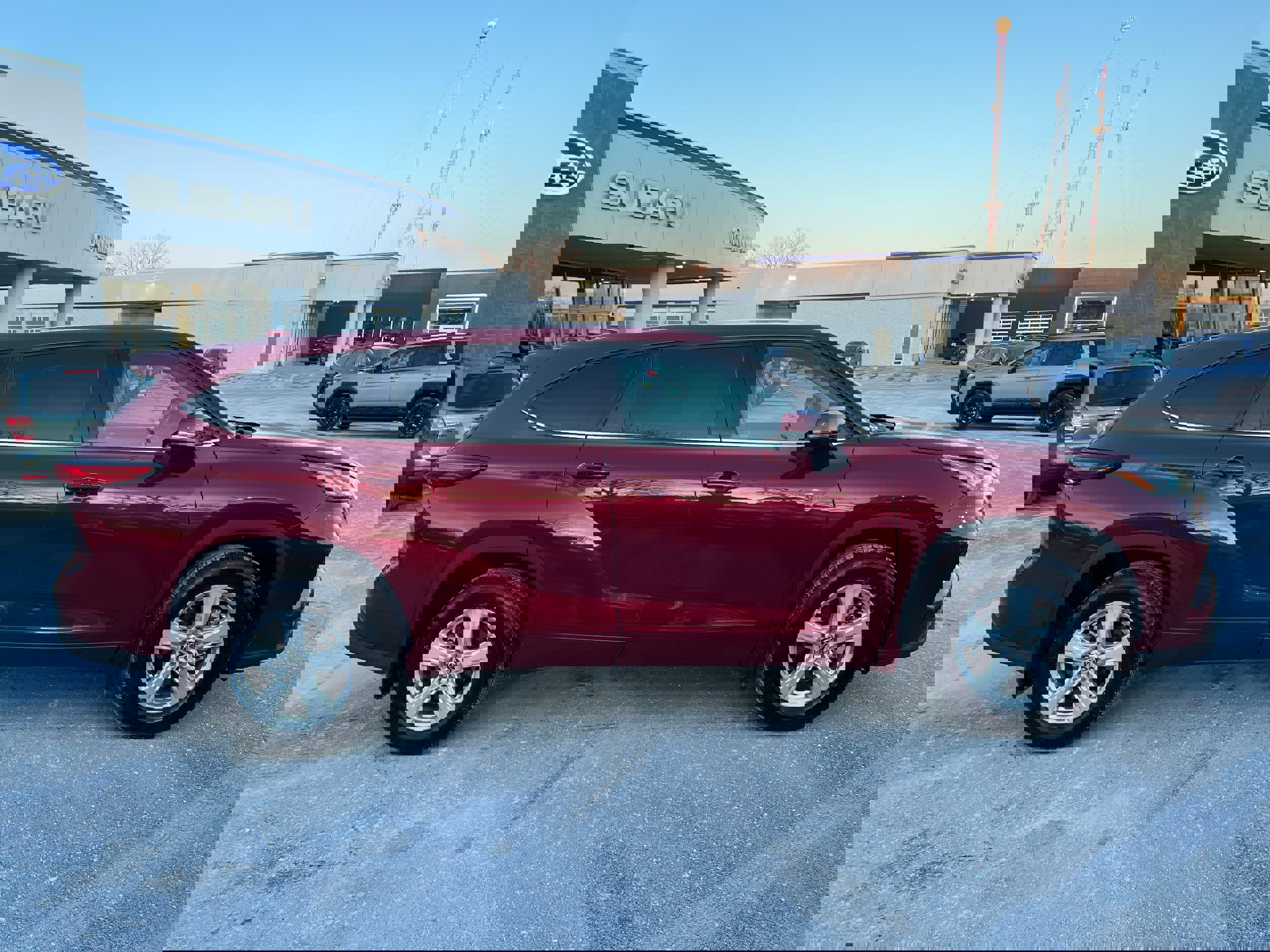 Used 2020 Toyota Highlander LE image 8