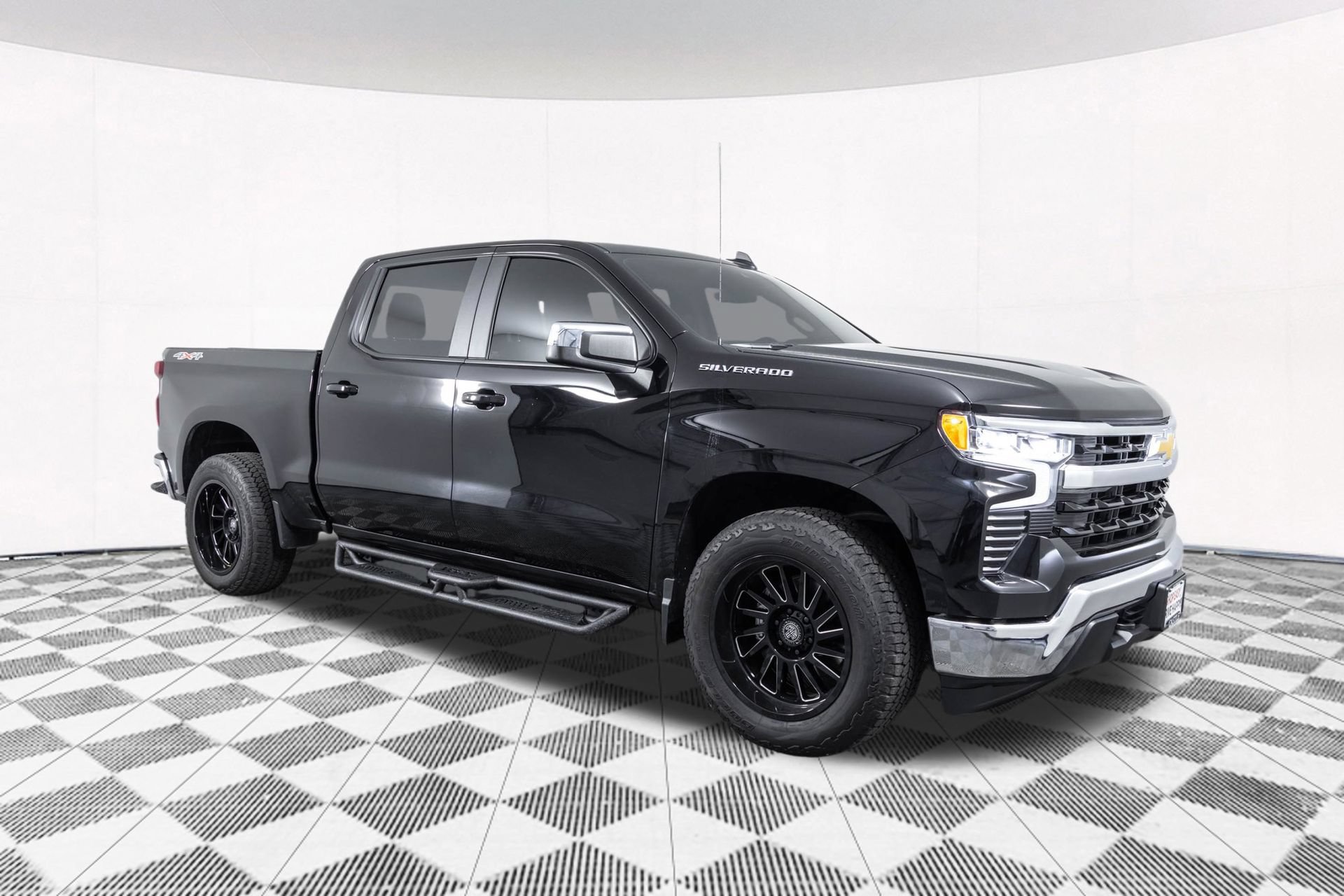 Used 2024 Chevrolet Silverado 1500 LT AWD/4WD image 22