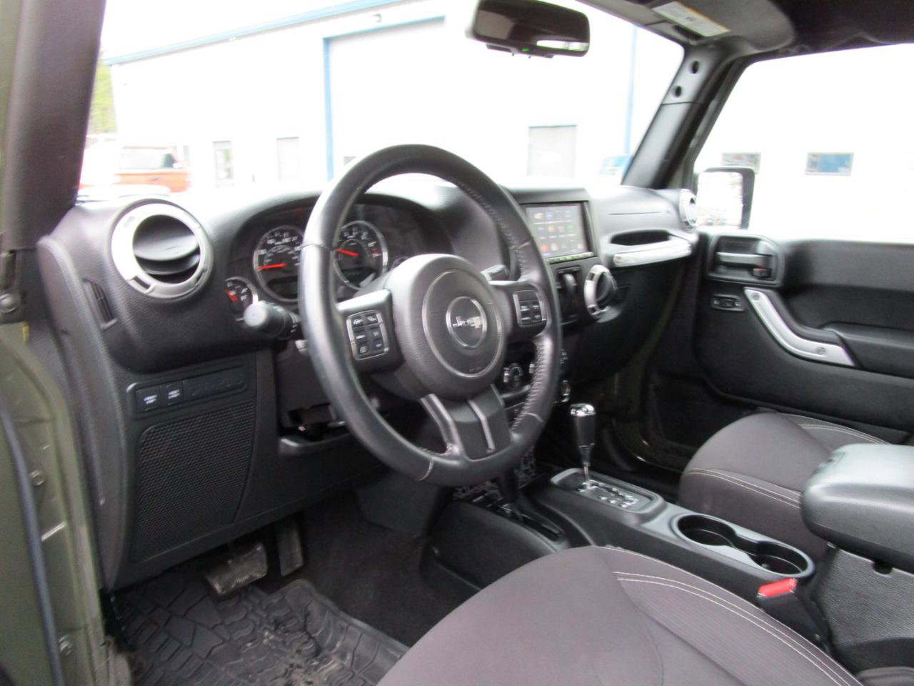 Used 2015 Jeep Wrangler Rubicon w/ Dual Top Group AWD/4WD image 13