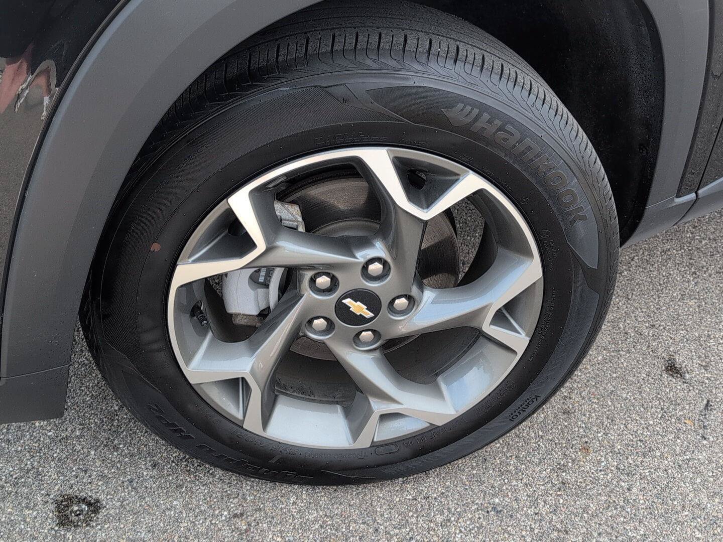 Used 2025 Chevrolet Trax LT w/ LT Convenience Package FWD image 5