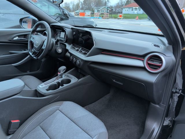 Certified 2024 Chevrolet Trax RS w/ Sunroof Package image 29
