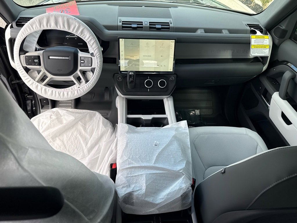 New 2026 Land Rover Defender 110 X-Dynamic SE image 4