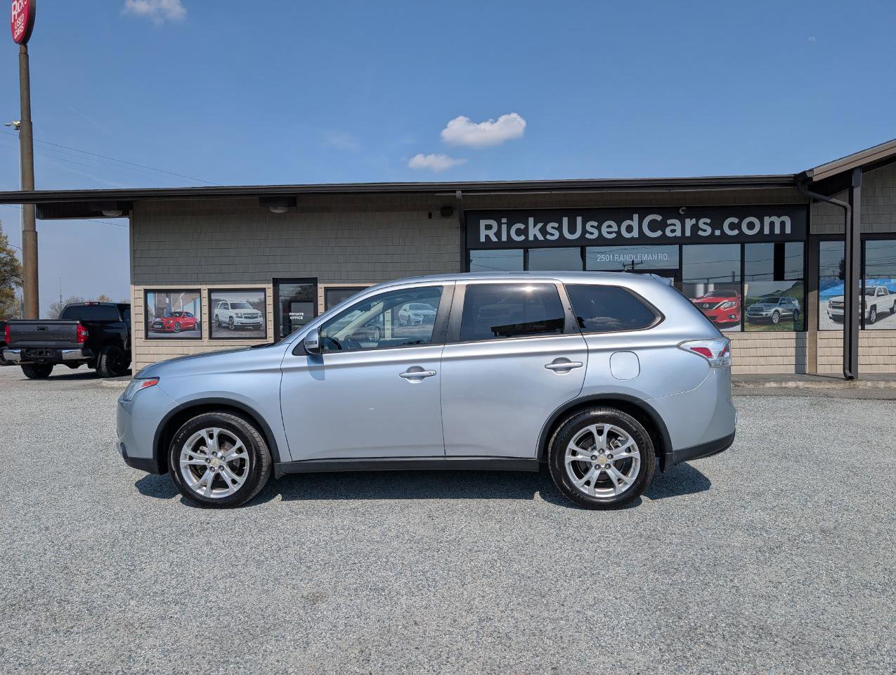 Used 2015 Mitsubishi Outlander SE image 11