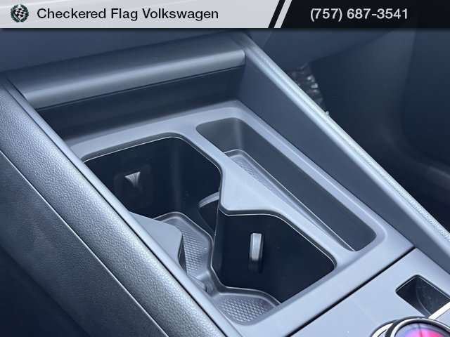 New 2025 Volkswagen Tiguan SE image 40