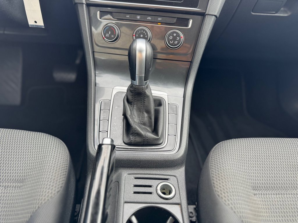 Used 2019 Volkswagen Golf 4-Door image 18