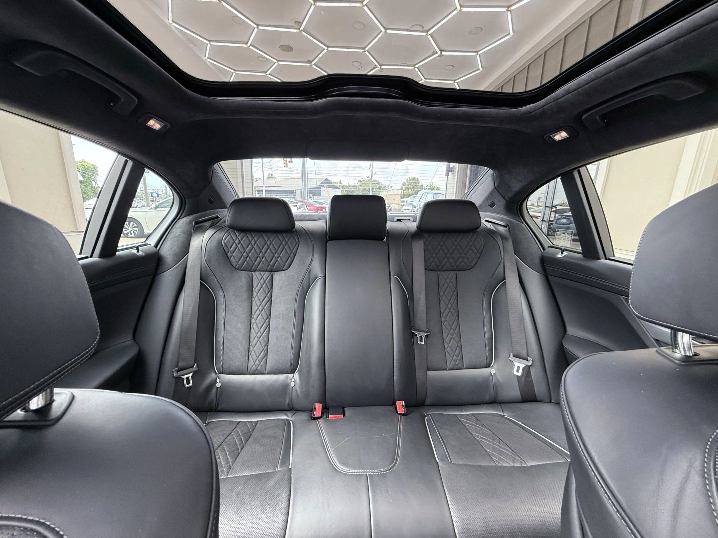 Used 2018 BMW 750i xDrive image 30