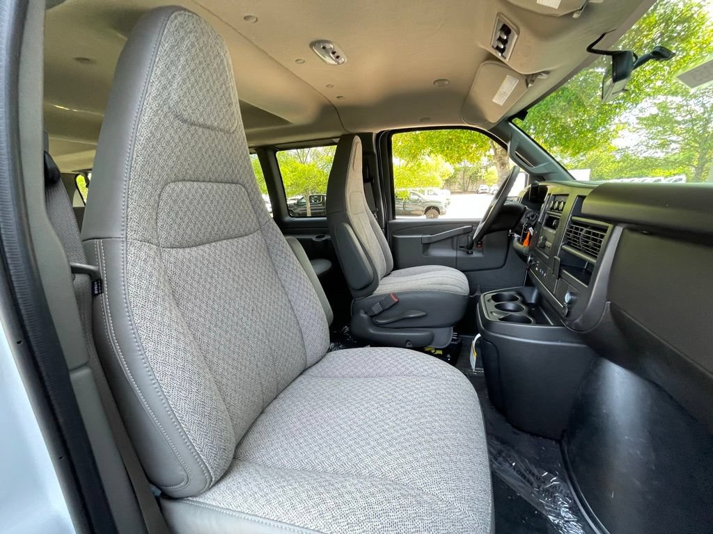 New 2026 Chevrolet Express 3500 LS RWD image 31