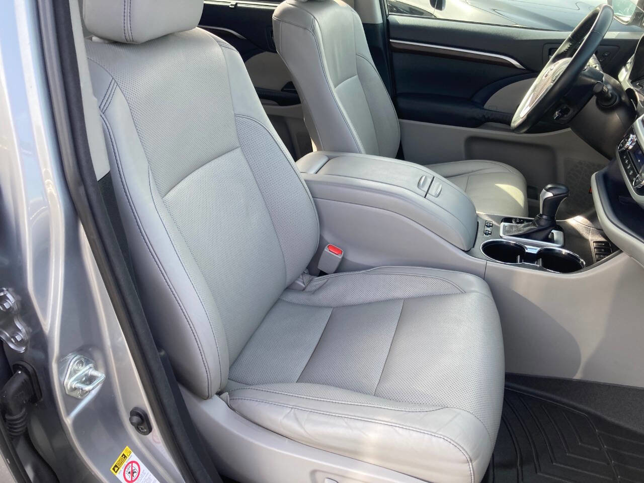 Used 2015 Toyota Highlander Limited image 50