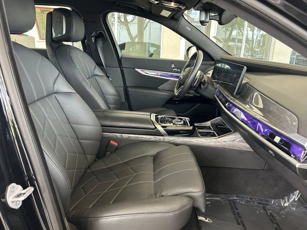 Used 2025 BMW 740i RWD image 21