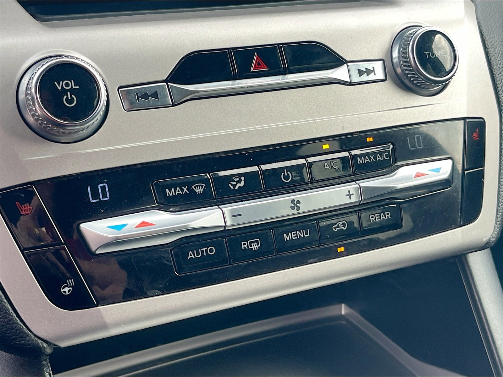 Used 2021 Ford Explorer XLT w/ Equipment Group 202A image 16