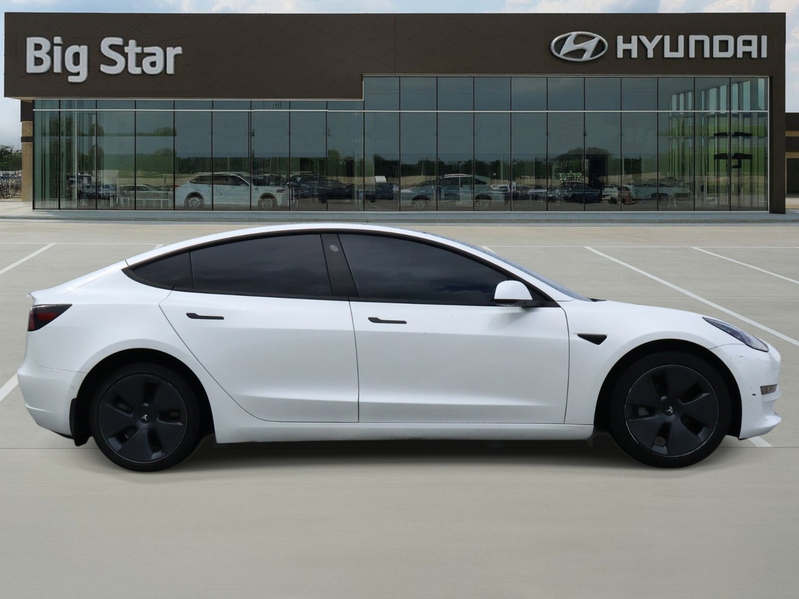Used 2022 Tesla Model 3 Standard Range RWD image 5