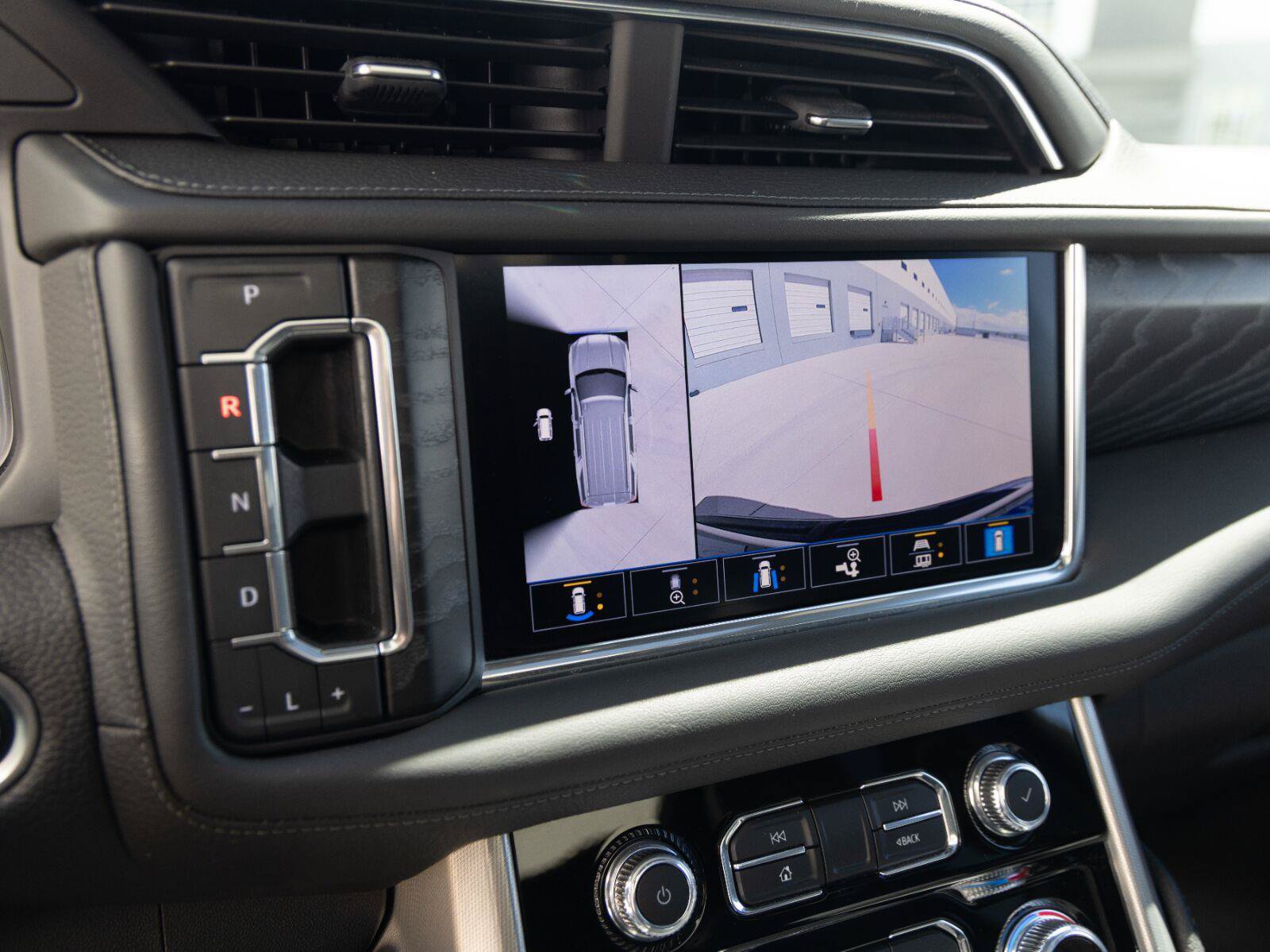 Used 2021 GMC Yukon XL Denali w/ Denali Premium Package AWD/4WD image 28